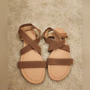 Womens Brown Tan Strappy Flat Sandals Size 9 Daydaygo